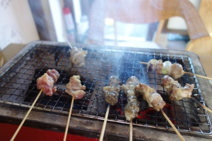 庭で手作り焼き鳥したら、すごくおいしいので、またやりたいという話